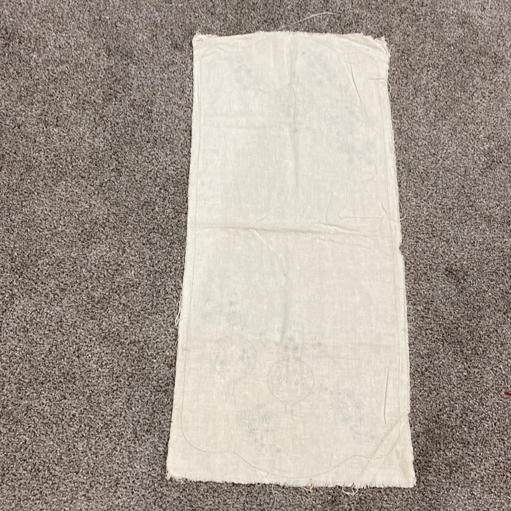 Vintage Christmas Ornaments Table Runner To Embroider And Crochet The Edge! - Picture 2 of 6